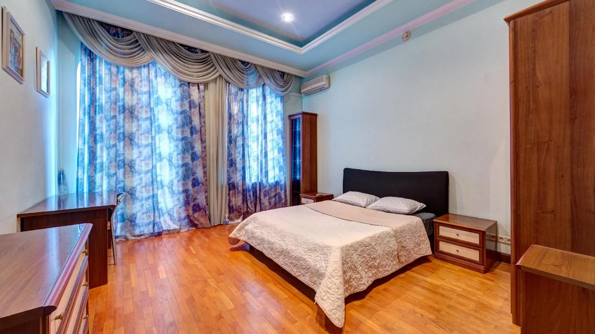 Apartment Апартаменти 3-Кімнатні В Центрі Києва, М. Площа Українських Героїв Kyiv Ukraine