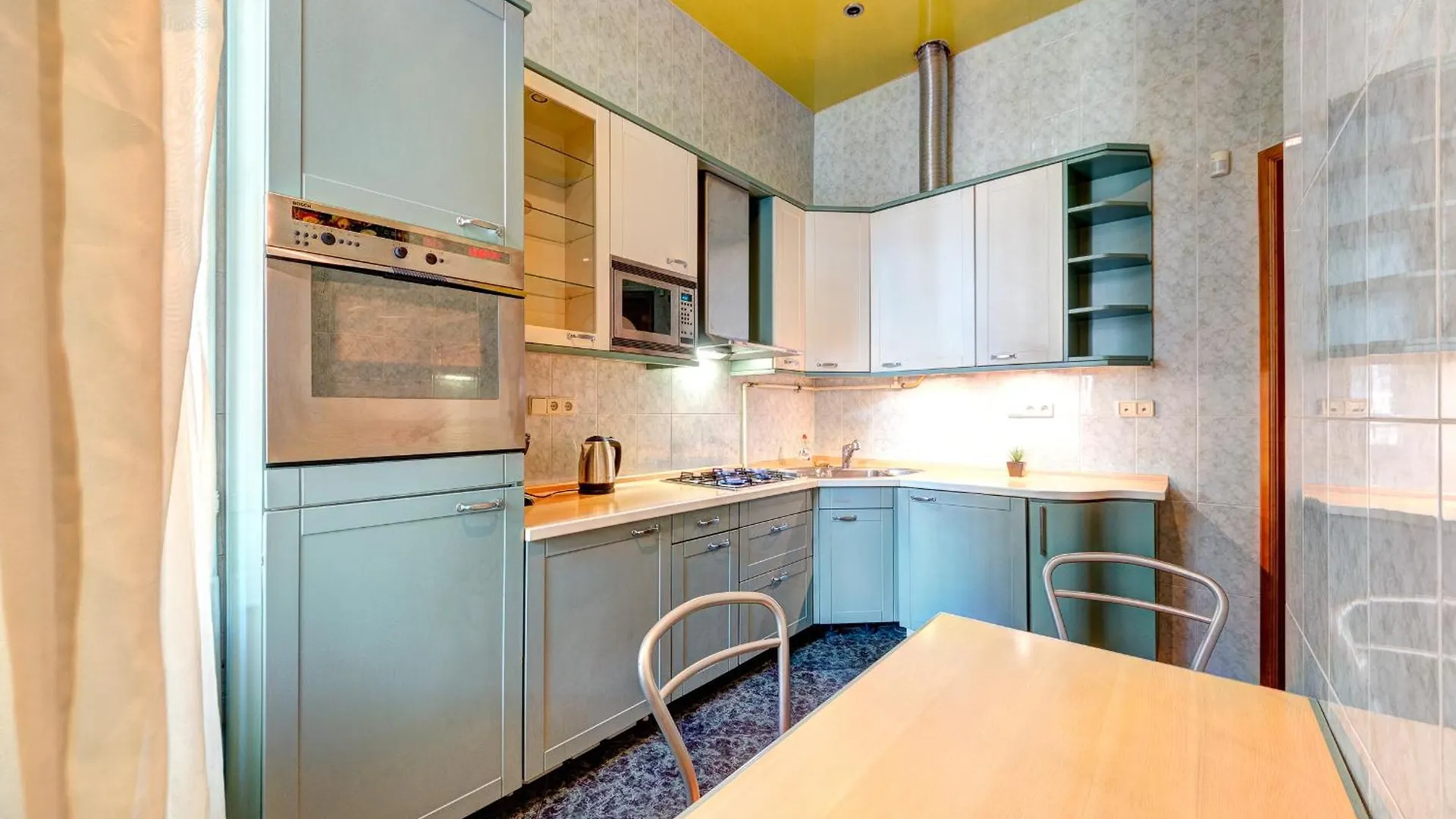 Апартаменти 3-Кімнатні В Центрі Києва, М. Площа Українських Героїв Kyiv Apartment