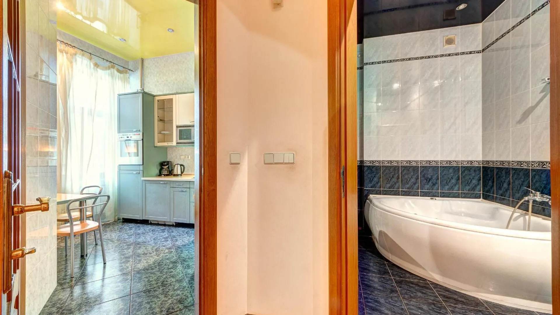 Apartment Апартаменти 3-Кімнатні В Центрі Києва, М. Площа Українських Героїв Kyiv